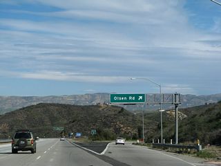 Northbound California 23 (Moorpark Freeway) meets Exit 17, Olsen Road.