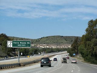 California 23 (Moorpark Freeway) north approaches Exit 19, Tierra Rejada Road.