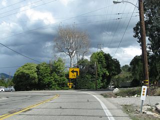 California 23 makes the turn north onto Chambersburg Road near Elkins Ranch Golf Course.