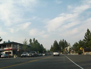 California 28 follows North Lake Boulevard (also shown on some maps as North Tahoe Boulevard) from Tahoe City northeast to Tahoe Vista an Kings Beach. Once at Kings Beach, California 28 crosses into Nevada at Crystal Bay and becomes Nevada 28. From there, Nevada 28 travels east to Incline Village then turns south through Lake Tahoe Nevada State Park to meet U.S. 50 at Spooner Junction. This view looks northeast on California 28 after departing the Tahoe City wye intersection with California 89. Note the shields to the left in this photo; they are part of the end shield assembly for California 28 west. Nevada 28 is similarly signed with an end shield at the U.S. 50 intersection.