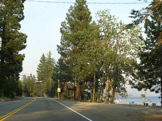 California 28 comes close to the waters edge between Carnelian Bay and Tahoe Vista.