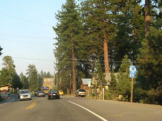 An end truck route sign was posted prior to the state line in 2007, but it was gone in 2009. There is no end shield assembly for California 28 since the route number continues into Nevada.