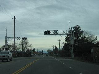 A railroad passes through Hamilton City.