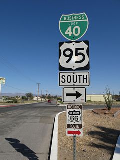 Needles Highway extends three blocks east to K Street, which connects Needles with Arizona State Route 95 north to Mohave Valley. Sign changes made here by 2018 removed the Business Loop I-40 shield.