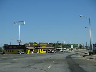 Heading south from I-40/U.S. 95 at Exit 141, Business Loop I-40 is unmarked along CR 66 (Needles Highway).