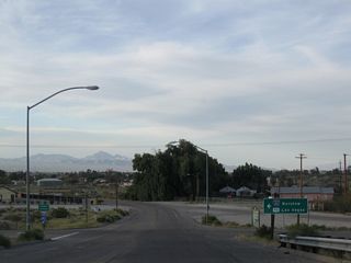 Business Loop I-40 west ends at the entrance ramp for I-40 to Barstow. Historic U.S. 66 remains north on Needles Highway to where County Route 66 branches west to W Park Road.