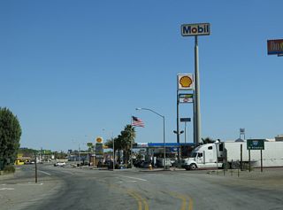 The eastbound entrance ramp for I-40/U.S. 95 follows from CR 66 (Needles Highway) east. Business Loop I-40 begins east here.