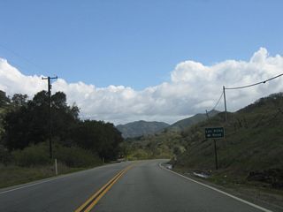 An advance guide sign is posted for Los Altos Road along eastbound California 41 (E.G. Lewis Highway).