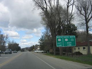 Eastbound California 41 (E.G. Lewis Highway) approaches U.S. 101 (El Camino Real) near downtown Atascadero.