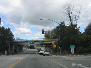 California 41 briefly becomes a multi-lane roadway here. Unlike California 46, California 41 does not share any alignment with the U.S. 101 freeway, preferring instead to pass through the city center of Atascadero. Turn right here to follow U.S. 101 south to San Luis Obispo and Los Angeles.