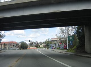 Northbound California 41 meets U.S. 101 north after passing under the freeway in Atascadero. From here, California 41 north will resume a two-lane configuration until merging with California 46 in Shandon, which is northeast of here. Through traffic may wish to consider using U.S. 101 north to California 46 for a bypass of the winding, slow section of California 41 between Atascadero and Shandon.