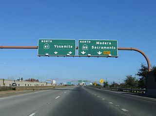 The left three lanes continue north on California 41 north, while the right two lanes connect to California 99 north. There is no direct access to California 99 south.