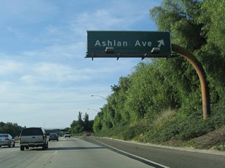 Northbound California 41 (Eisenhower / Yosemite Freeway) reaches Exit 131, Ashlan Avenue.