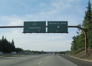 Northbound California 41 (Eisenhower / Yosemite Freeway) reaches Exit 133, Bullard Avenue.
