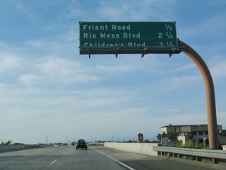 This mileage sign provides the distance to the next three interchanges along California 41 (Eisenhower / Yosemite Freeway): Exit 135, Friant Road and Blackstone Avenue; Exit 138A, Rio Mesa Boulevard; and Exit 138B, Children's Boulevard.