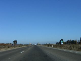 Continuing north from Excelsior Avenue and Hub, SR 41 downgrades from a four-lane expressway to a two-lane highway separated by a barrier median. Plans call for the eventual conversion of all of SR 41 to four-lane status from Lemoore to Fresno in both Kings and Fresno Counties.