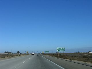 The next signalized intersection along California 41 (Yosemite Freeway) is with Mountain View Avenue. This county-maintained highway travels west to Elm View and Caruthers (two miles) and east to Selma (via a connection with California 43 (Highland Avenue) north, 11 miles).
