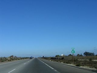 A California 41 north reassurance shield is posted after the South Avenue intersection.
