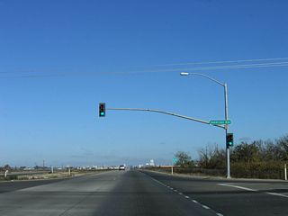 Northbound California 41 (Yosemite Freeway) meets American Avenue west to California 41 Business/Elm Avenue south to Easton and east to Del Rey.