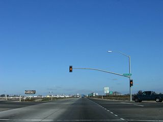 Northbound California 41 (Yosemite Freeway) meets Central Avenue. This is the final signalized intersection before California 41 assumes a full freeway configuration with traffic interchanges.