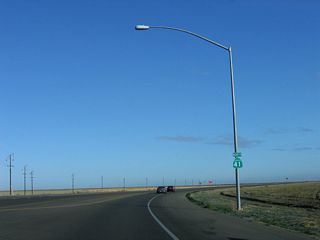 A California 41 north reassurance shield is posted after Quail Avenue.