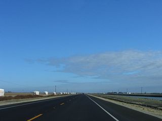 Continuing north, SR 41 traverses additional agricultural areas along its northeasterly course.