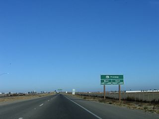 SR 41 meets the freeway along SR 198 at a parclo interchange.