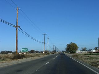 Leaving the city of Lemoore, SR 41 proceeds north to intersect Glendale Avenue.