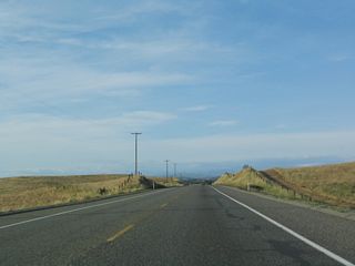 California 41 enters the Sierra Nevada foothills and starts to gain elevation. Occasional passing lanes allow for faster traffic to pass.