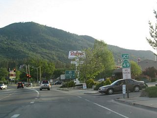 Southbound California 41 approaches California 49 in downtown Oakhurst. Use California 49 northwest to Ahwahnee and Mariposa. This intersection serves as the southern terminus of this storied state route.