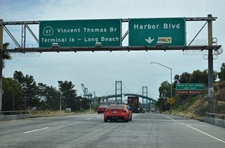 SR 47 (Seaside Freeway) spans Pacific Avenue ahead of Exit 1 C to Harbor Boulevard in San Pedro.