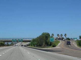 Exit 1C (for National City Boulevard north and Broadway south) is signed with an exit number at the gore point. For departing traffic, note that there is no direct connection back onto California 54 west.