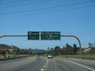 Prior to the Carmel Creek Road off-ramp, this set of signs advises that the connection to Interstate 5 north is currently afforded via the El Camino Real off-ramp (Exit 1B).