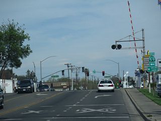 A single trailblazer for California 59 north is posted between 14th Street and 12th Street. After crossing the railroad tracks, California 59 will turn northwest onto 16th Street, which is old U.S. 99 and signed sporadically as California 99 Business. California 59 overlaps old U.S. 99 briefly, then splits north again toward Snelling, Jamestown, and Sonora.