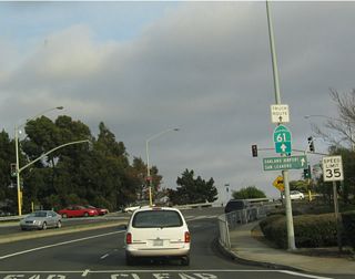 This reassurance shield indicates that California 61 leaves Alameda Island via the upcoming drawbridge.