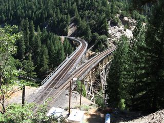 The original Feather River railroad was built by Southern Pacific in 1909, and the connector north to Bieber (parallel to California 89 and California 147 via Lake Almanor and Westwood, then north to meet California 299 near Nubieber) was built in 1931. From there, this branch of the railroad proceeds north toward Oregon.