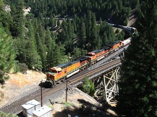 These bridges carry the railroad over Spanish Creek. At the southwestern end of the wye, the railroad enters a tunnel.