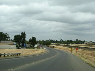 Lindhurst Avenue diverges from SR 70 northward to a retail area at Beale Road.