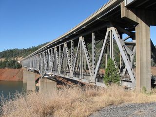 The West Branch Bridge is a deck truss bridge with two decks: California 70 on top (span of 2,731 feet) and the Union Pacific Railroad on the bottom (span of 1,882 feet).⁷⁸
