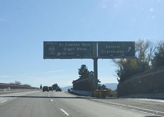Southbound California 85 (Stevens Creek Freeway) reaches Exit 23, Santa Clara County G-6 (Central Expressway).