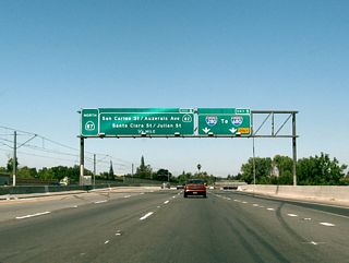 The right lane of California 87 (Guadalupe Parkway) becomes exit only for Exit 5, Interstate 280 (Sinclair Freeway) north (west) to San Francisco and south (east) to Interstate 680 and U.S. 101. A separate sign is posted for major Exit 6, which serves four direct ramps into downtown San Jose via Auzerais Street, California 82 (West San Carlos Street), Santa Clara Street, and Julian Street.