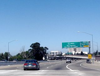 Northbound California 87 reaches Exit 7, Taylor Street at a single point urban interchange.