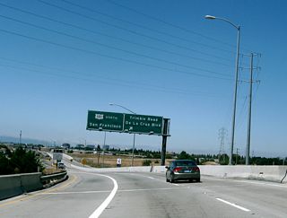 After Exit 9A (North First Street) splits to the right, all lanes default onto Exit 9B, U.S. 101 (Bayshore Freeway) north. There is no end California 87 shield assembly. An exit to Trimble Road and De La Cruz Boulevard is offered on the transition ramp from California 87 north to U.S. 101 north.