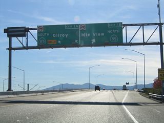 California 87 (Guadalupe Parkway) south ends as the two left lanes connect to Exit 1A, California 85 (West Valley Freeway) south, and the right lane connects to Exit 1A, California 85 (West Valley Freeway) north. No end shield is posted.
