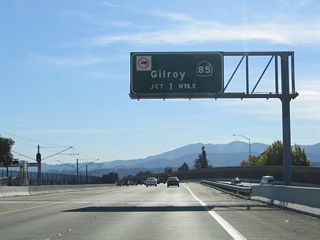 The final interchange along California 87 south is the connection to California 85 and Santa Teresa Boulevard. No trucks are permitted on this section of California 85 (West Valley Freeway).