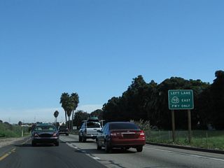 After Mindanao Way, California 90 upgrades to a freeway. Stay left for California 90 east or right for the first exit, which connects to Culver Boulevard.