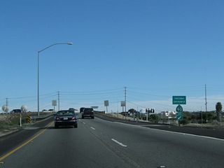 A California 90 east freeway entrance shield is posted after the Culver City off-ramp.