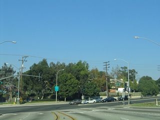 Ending at Slauson Avenue, no end shield is posted for California 90. Turn left for Slauson Avenue to Sepulveda Boulevard and Jefferson Boulevard. Turn right for Slauson Avenue to Fox Hills and Ladera Heights.