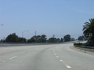 Almost immediately after the freeway begins, California 90 joins an elevated viaduct. This short freeway provides a quick route from Culver City to Marina del Rey and California 1 (Lincoln Boulevard).