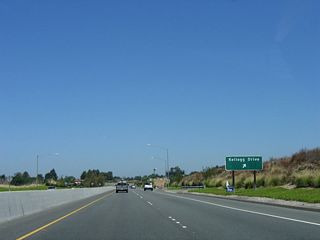 Westbound California 90 (Imperial Highway / Richard M. Nixon Parkway) meets Kellogg Drive at this off-ramp in Yorba Linda.